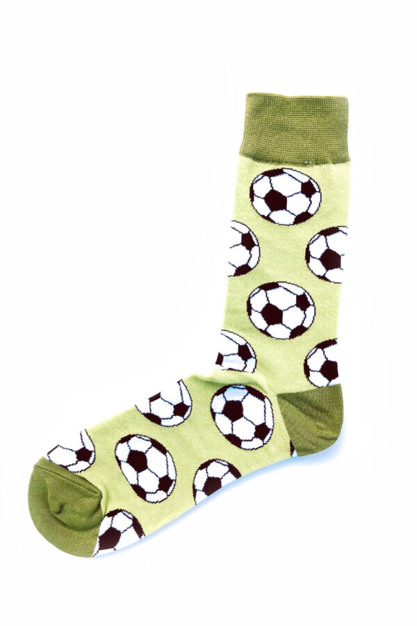 Pistaziengrüne, schwarze und weiße Socken mit Fußbällen.