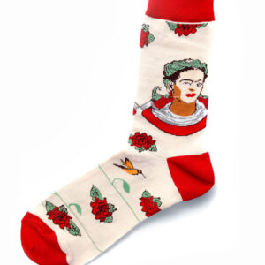 Chaussettes fantaisie blanc cassé, rouge et vert. Motif représentant Frida Kahlo. Taille unique.