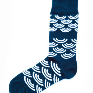 Chaussettes fantaisie bleu foncé et blanc. Motif: graphisme japonais. Taille unique.Taille unique.