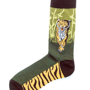 Chaussettes fantaisie, de couleur kaki, noir et orange. Motif: tigre qui marche dans une forêt de bambou. Taille unique.