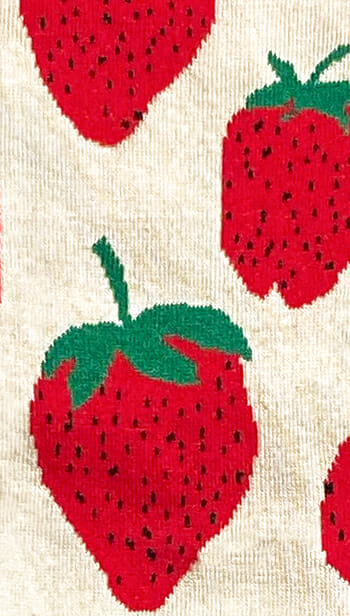 Détail des chaussettes colorées Tendres Fraises