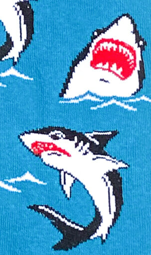 détail des chaussettes fantaisie Les dents de la mer